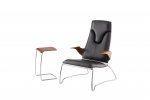 Stresemann High Lounge Chair mit praktischem Servertable     © Atelier Schneeweiss